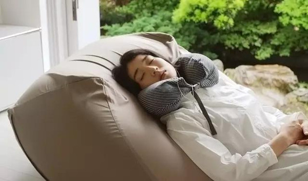 ！8款谁都买得起的懒人沙发AG旗舰厅app舒服到哭(图26)