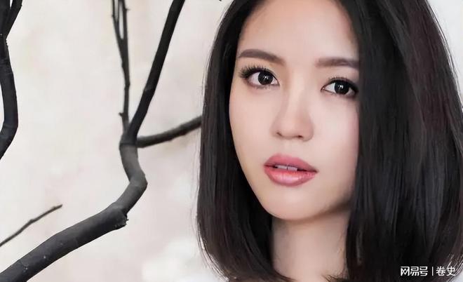 门怀孕6个月上春晚站C位真人生赢家AG旗舰厅艳压奚梦瑶拒嫁30亿豪(图12)